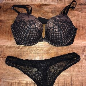 LIKE NEW VS PUSH UP AND THONG SET